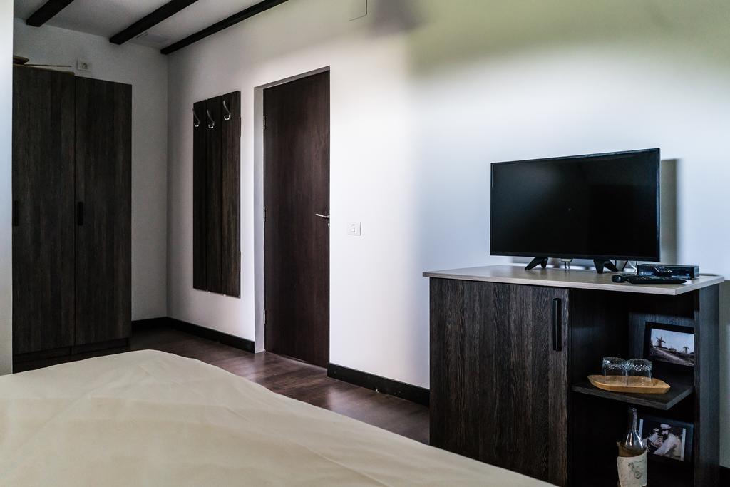 Casa Patru Anotimpuri Hotel Dunavăţu de Jos Eksteriør billede